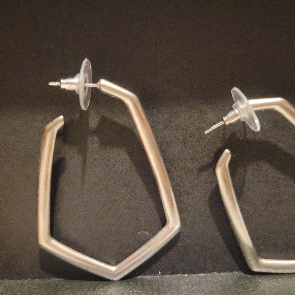 Kendra Scott Lonnie Hoop Earrings in Gold